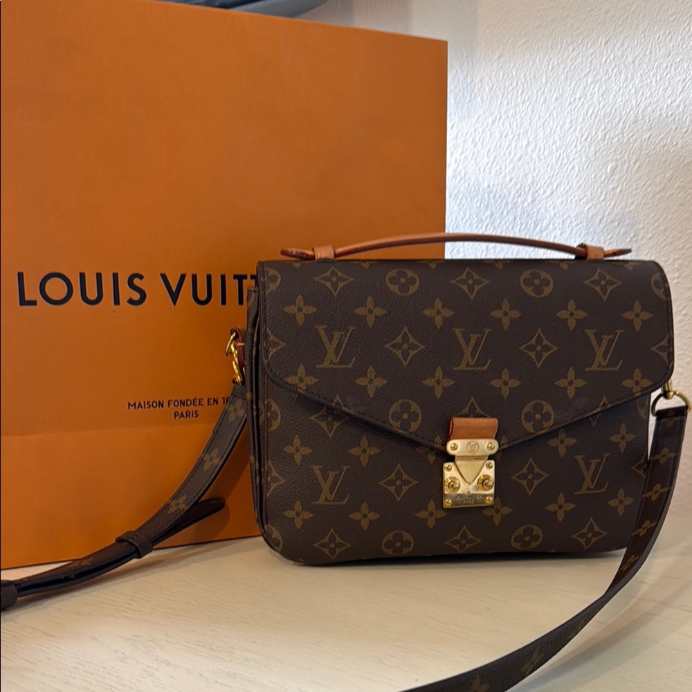 Louis Vuitton Monogram Pochette Métis Guaranteed Authentic